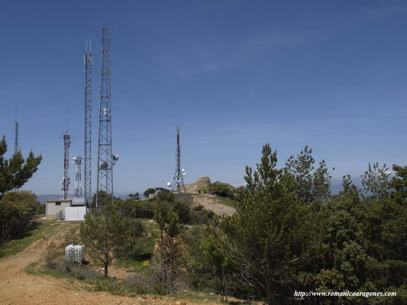 ANTENAS REPETIDORAS Y RESTOS DEL CASTILLO